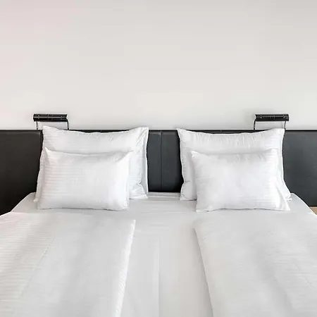 Vienna House By Wyndham Martinspark 4*