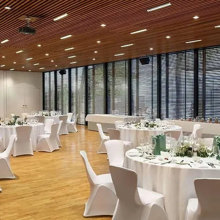 Vienna House By Wyndham Martinspark Szálloda 4*