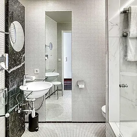 Vienna House By Wyndham Martinspark ホテル 4*